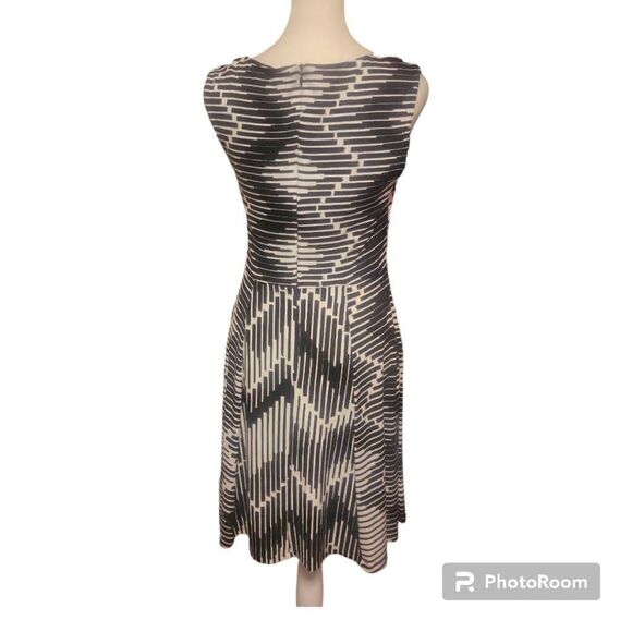 Connected/ Petite 6P/ Black-White/ Chevron Print Skater Stretch Dress - Picture 3 of 6